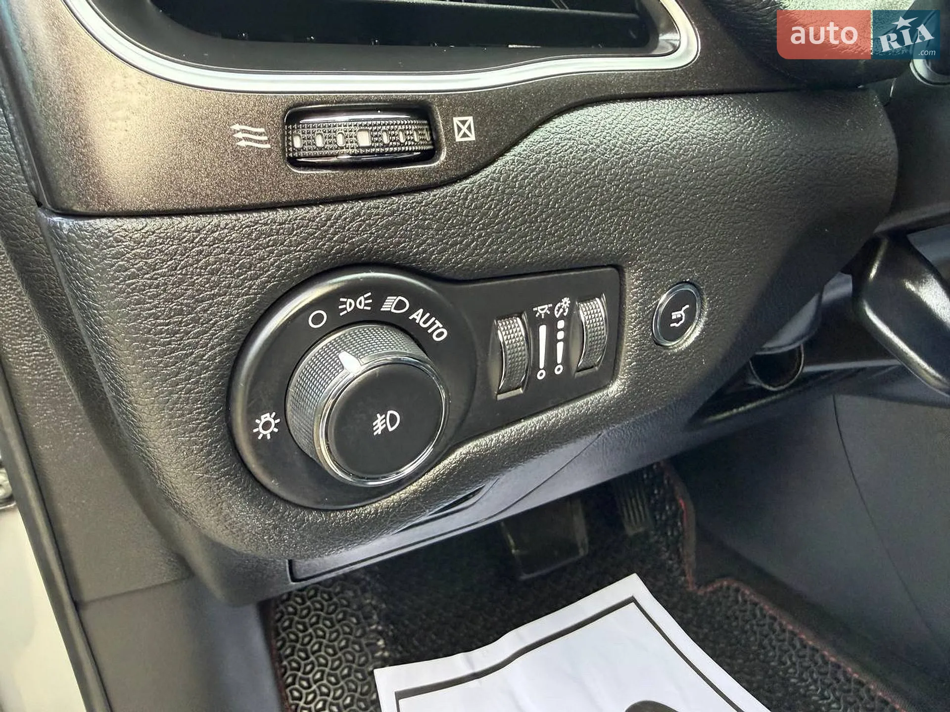 2019 Jeep Cherokee - мініатюра 48