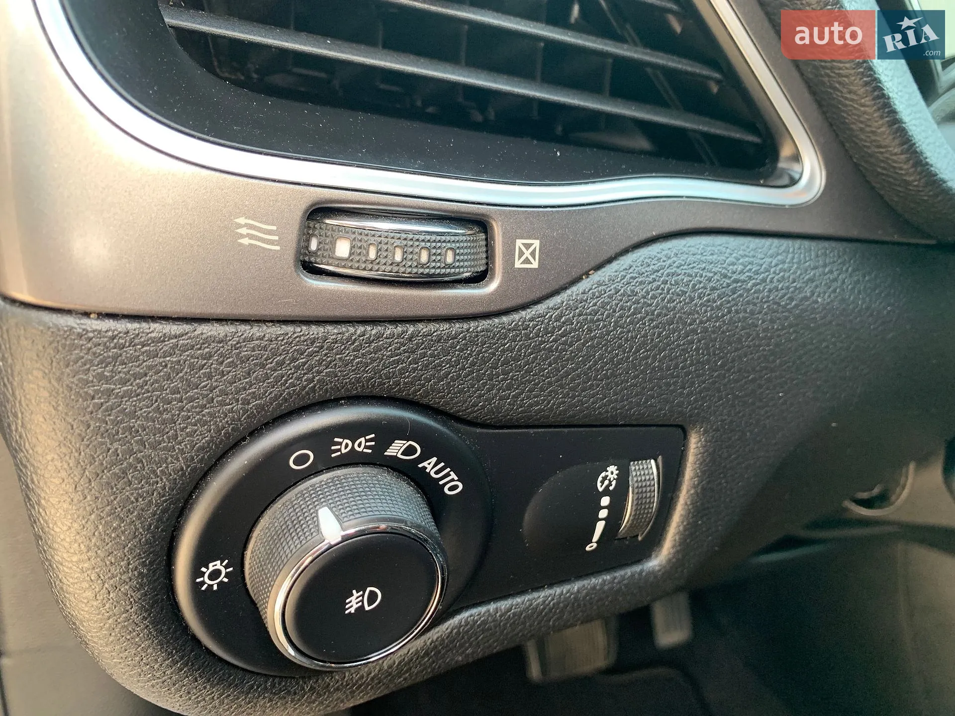 2019 Jeep Cherokee - мініатюра 32