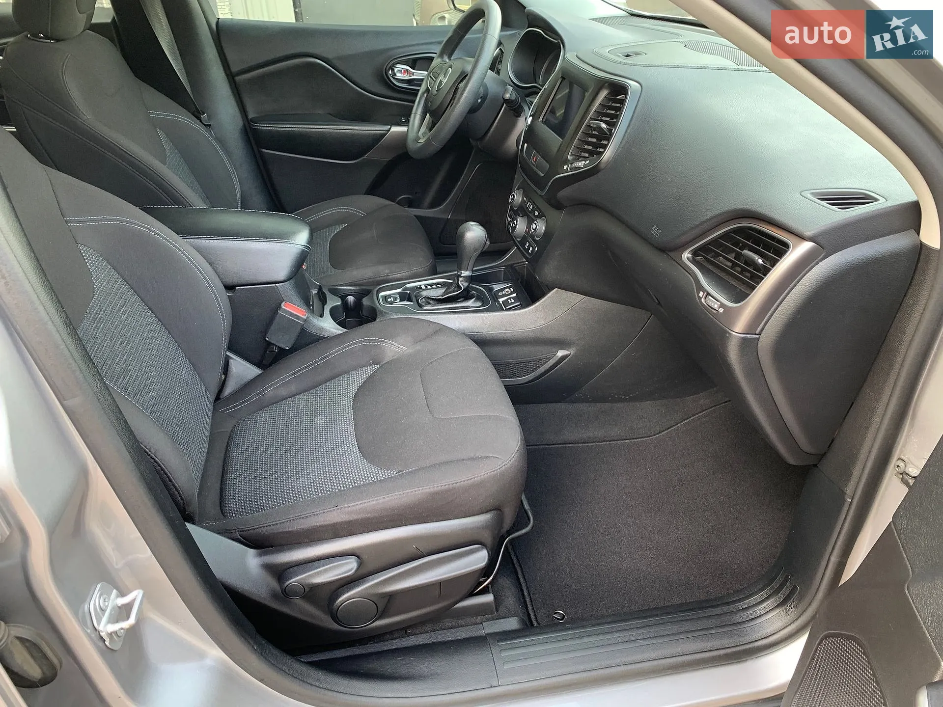 2019 Jeep Cherokee - мініатюра 40