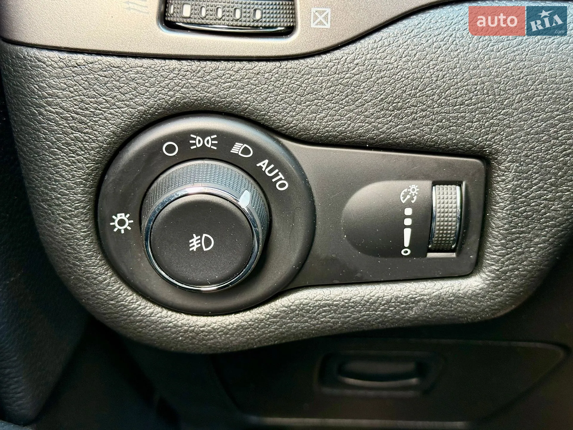 2018 Jeep Cherokee - мініатюра 18