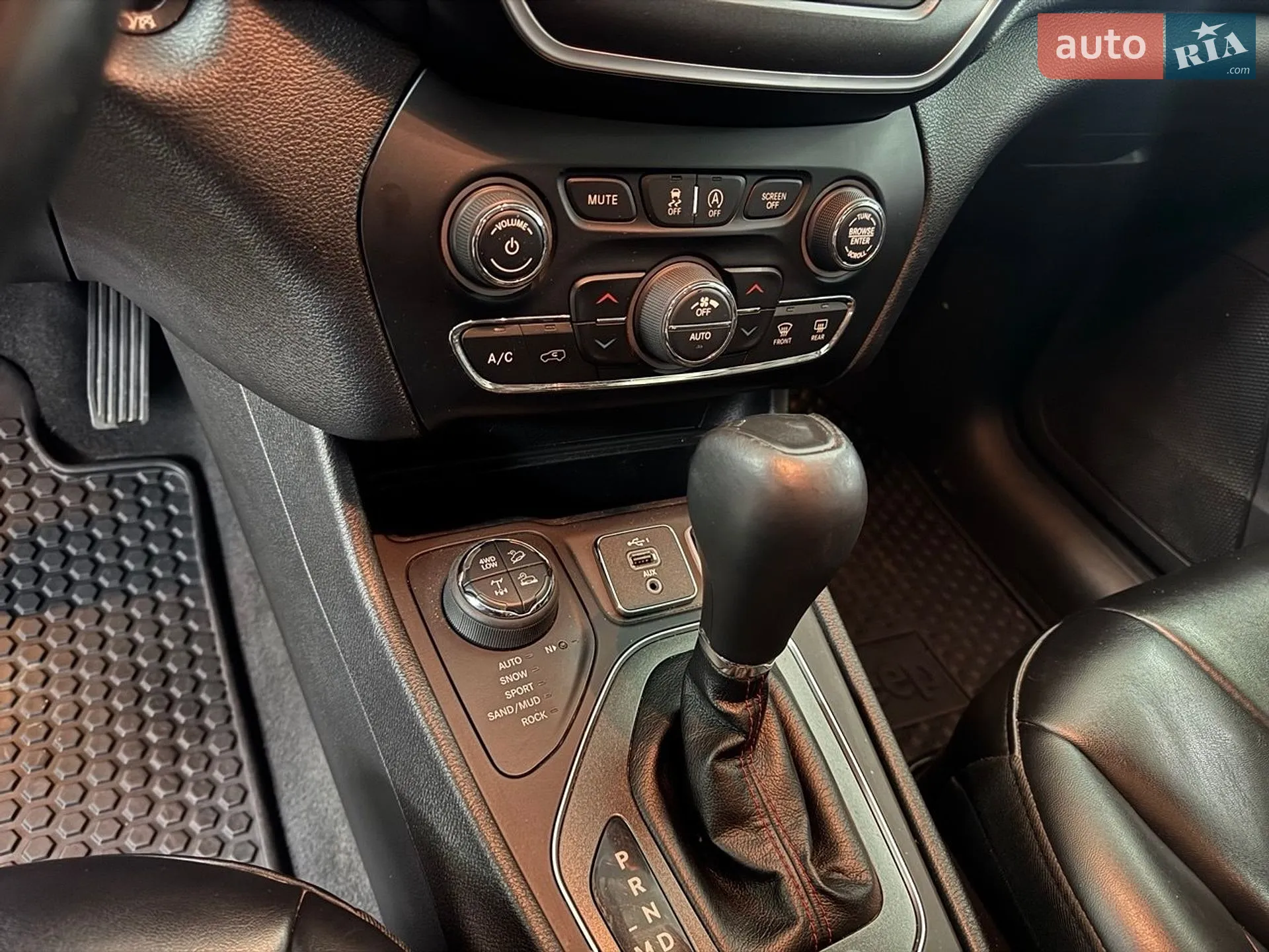 2020 Jeep Cherokee - мініатюра 14