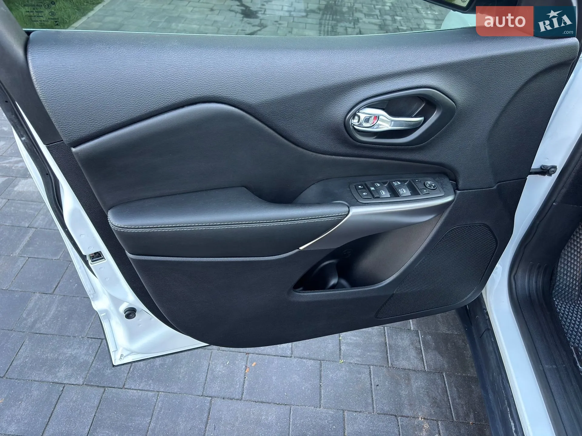 2022 Jeep Cherokee - мініатюра 29
