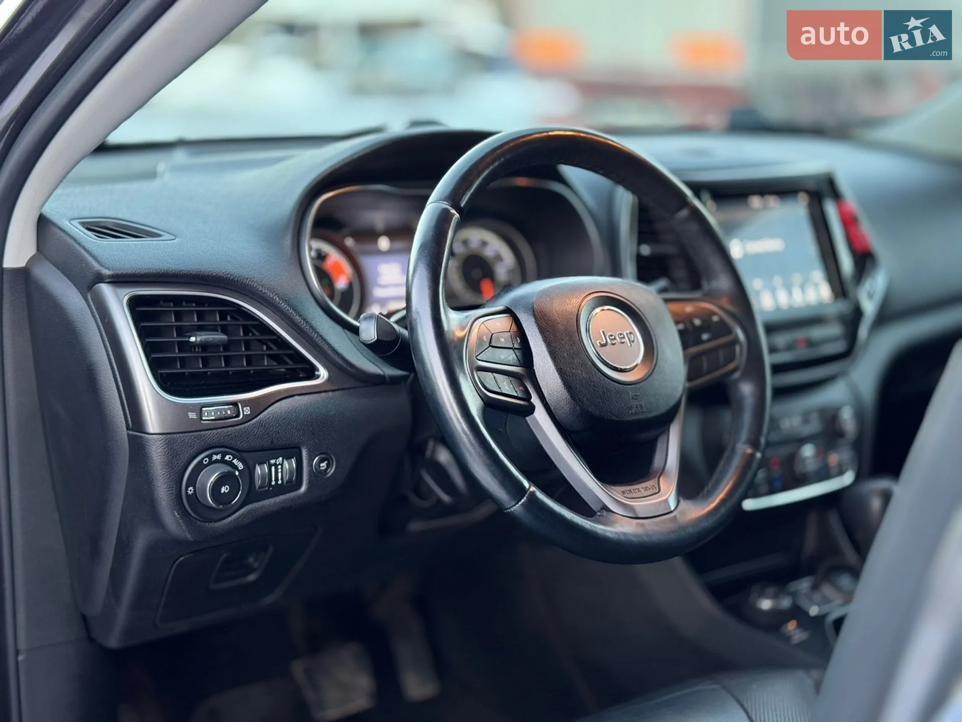 2018 Jeep Cherokee - мініатюра 27