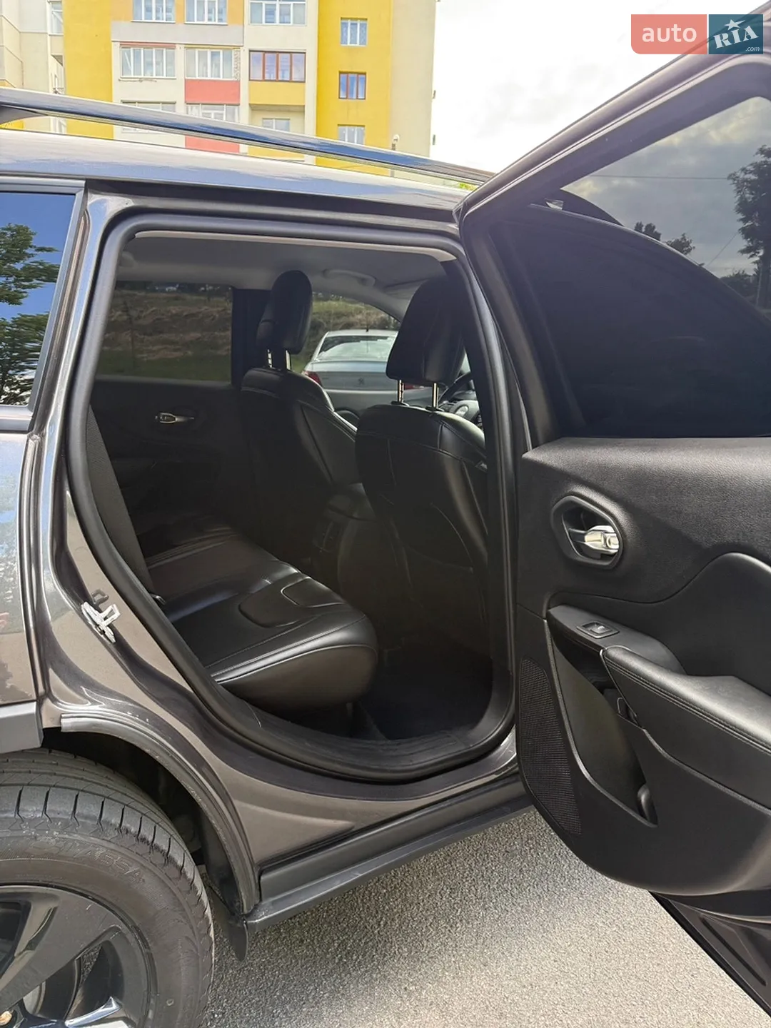 2019 Jeep Cherokee - мініатюра 12