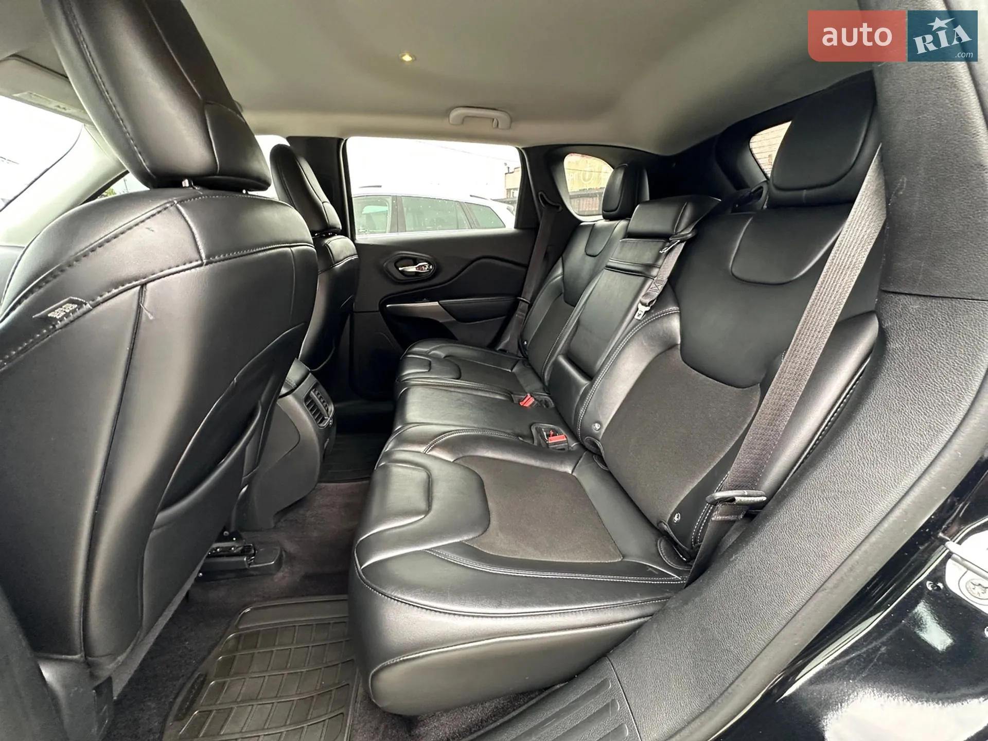2019 Jeep Cherokee - мініатюра 33