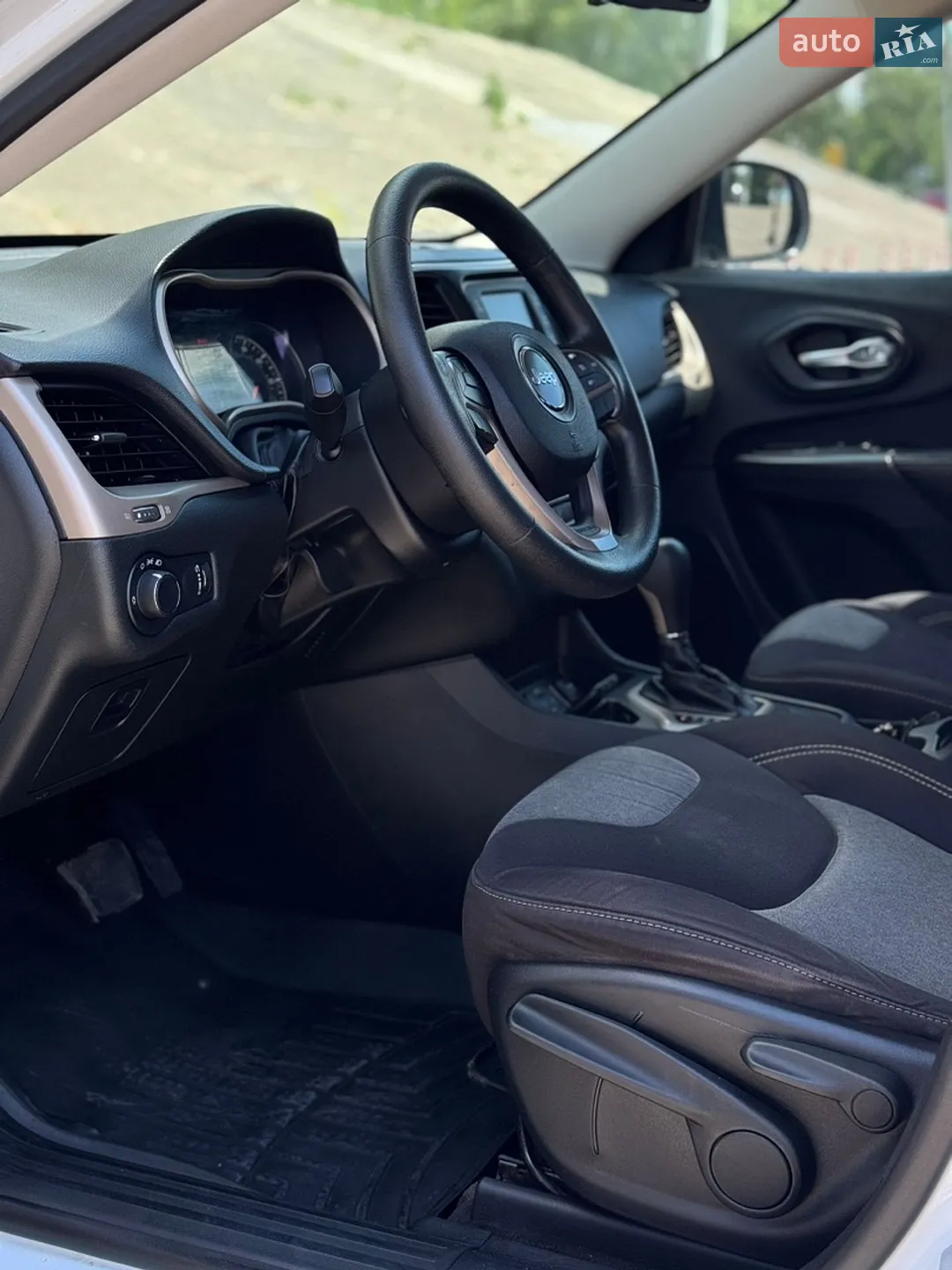 2015 Jeep Cherokee - мініатюра 18
