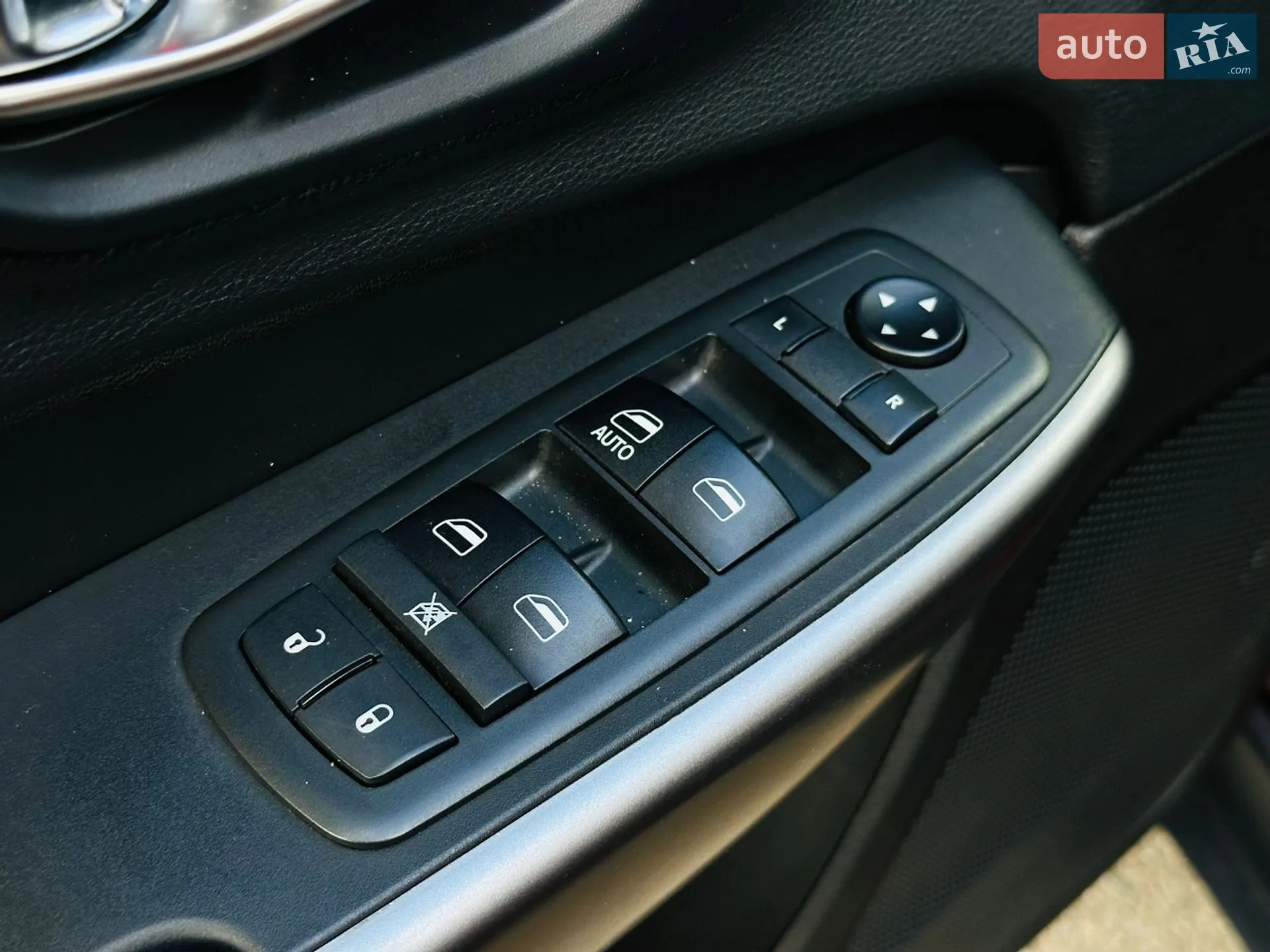 2018 Jeep Cherokee - мініатюра 25