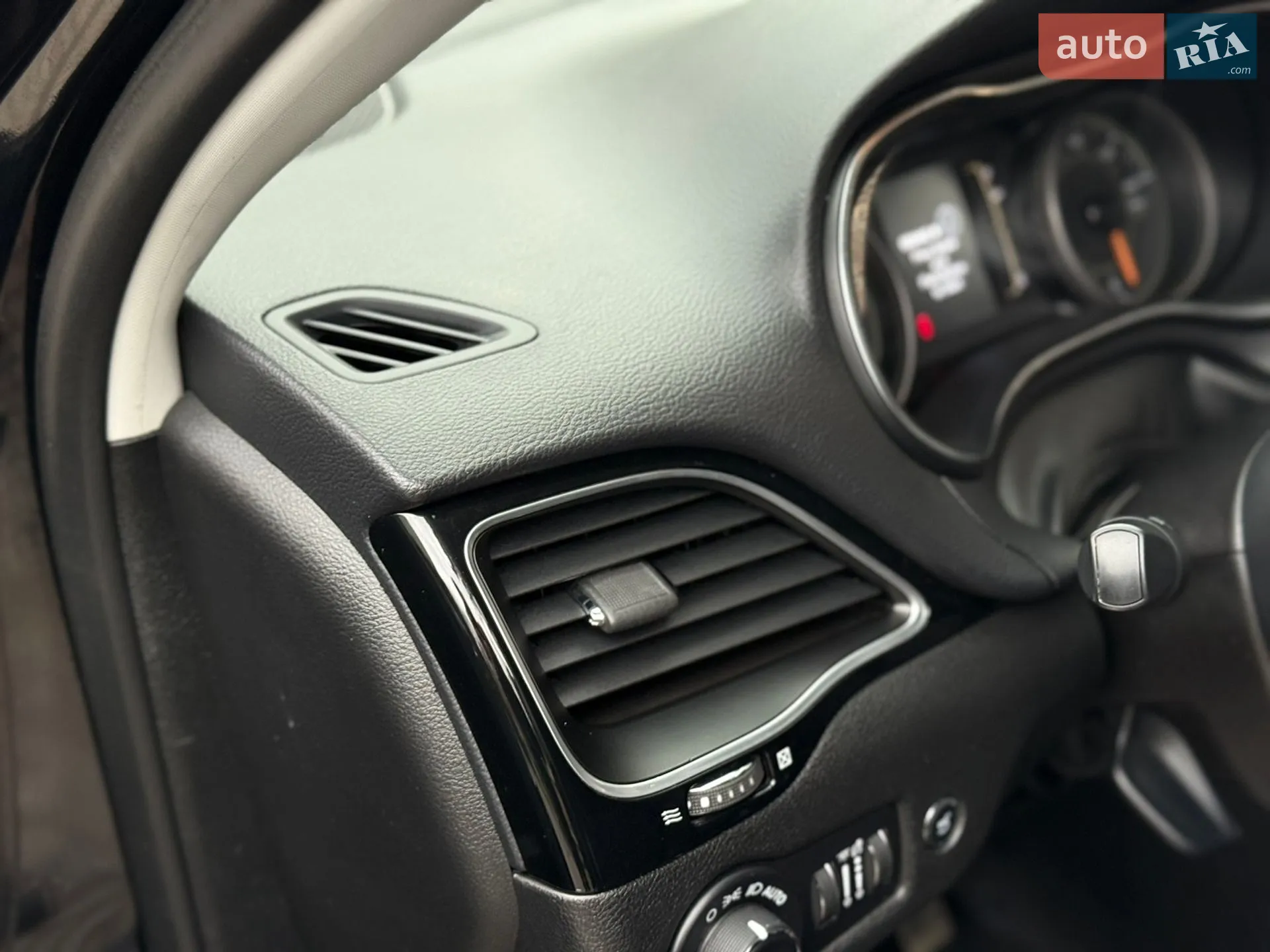 2018 Jeep Cherokee - мініатюра 35