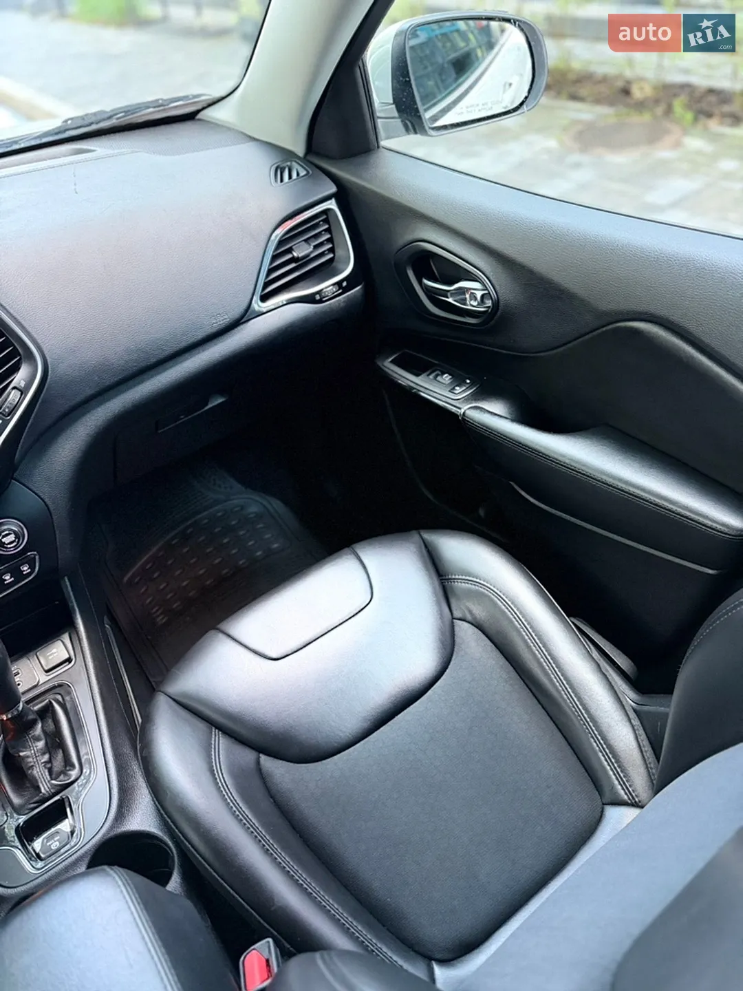 2018 Jeep Cherokee - мініатюра 14