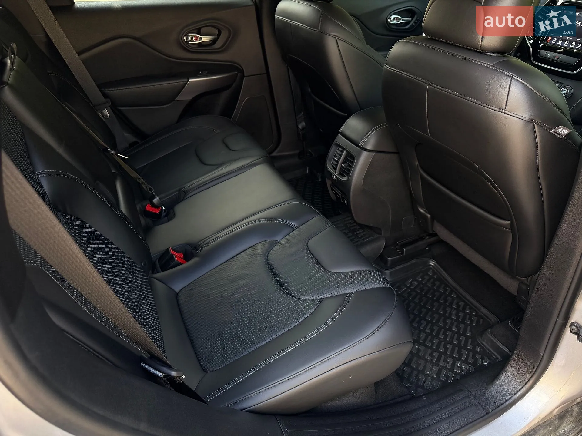 2019 Jeep Cherokee - мініатюра 26
