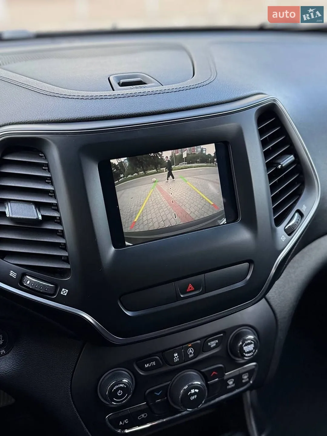 2018 Jeep Cherokee - мініатюра 17