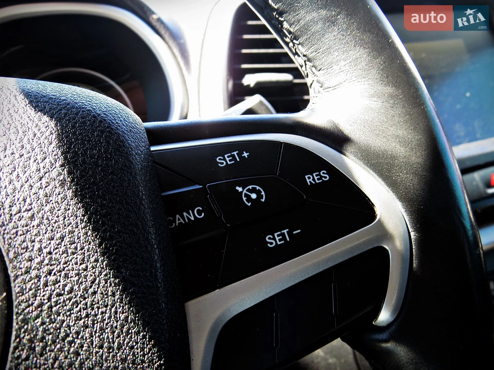2016 Jeep Cherokee - мініатюра 14
