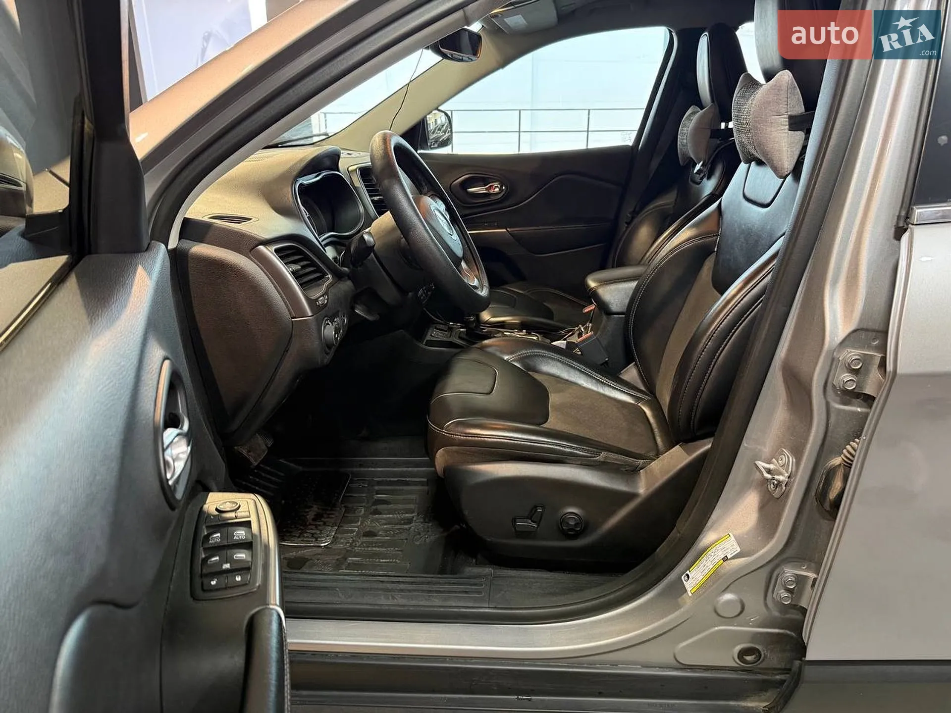 2019 Jeep Cherokee - мініатюра 12