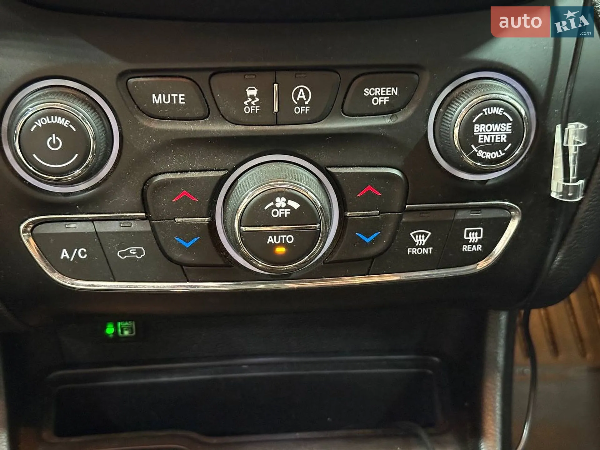 2019 Jeep Cherokee - мініатюра 25
