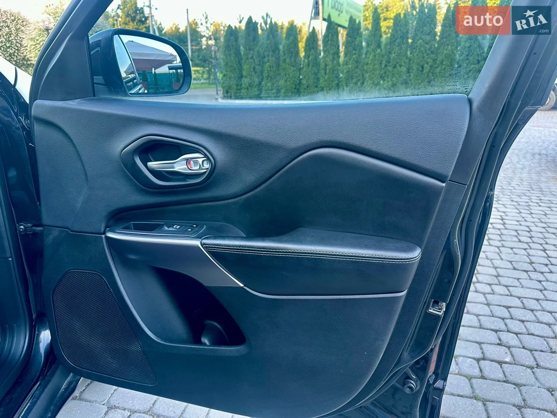 2018 Jeep Cherokee - мініатюра 27