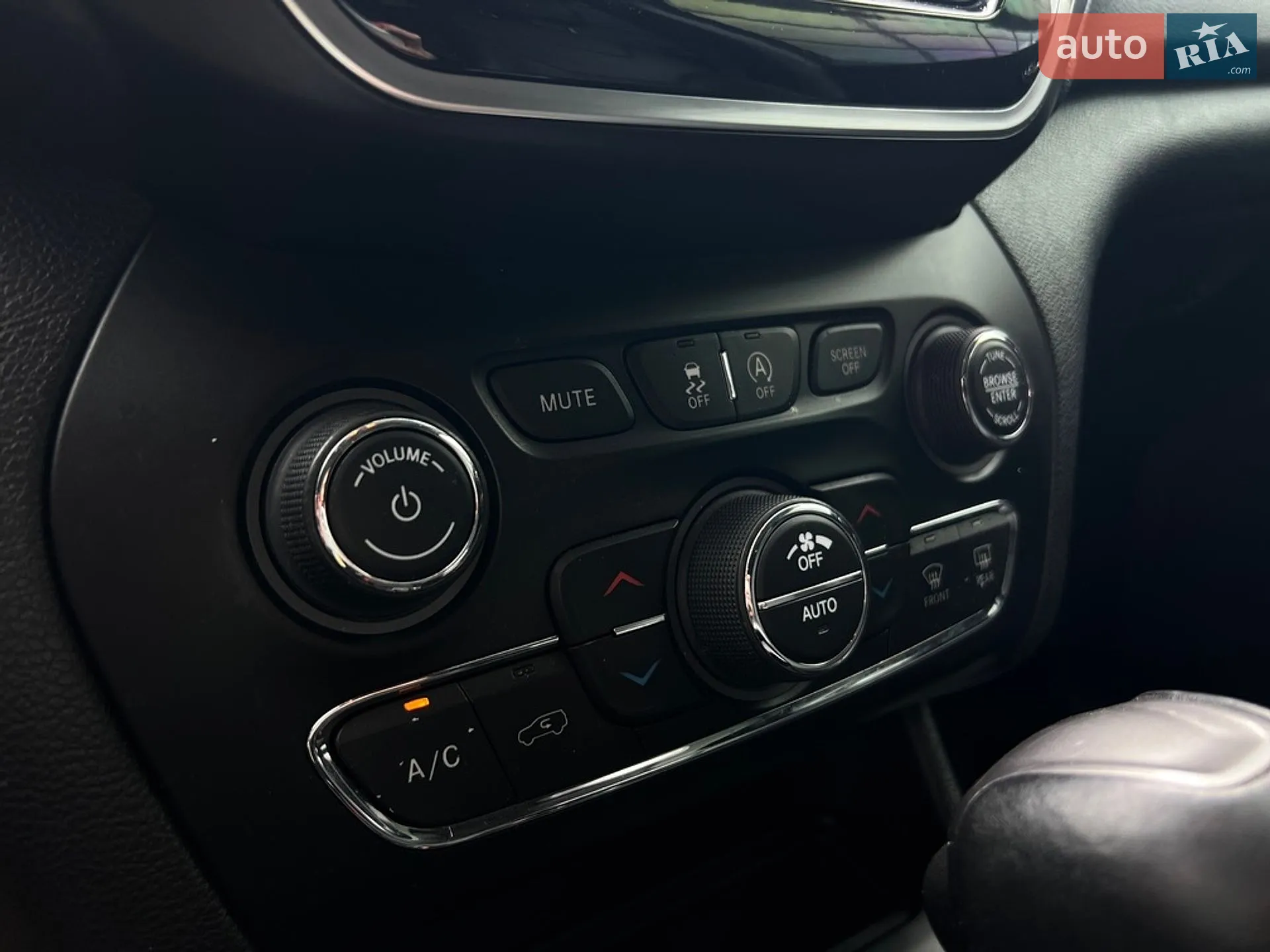 2019 Jeep Cherokee - мініатюра 17