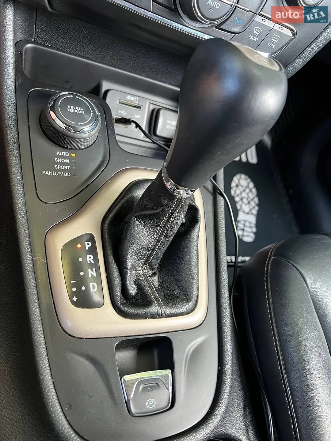 2016 Jeep Cherokee - мініатюра 26