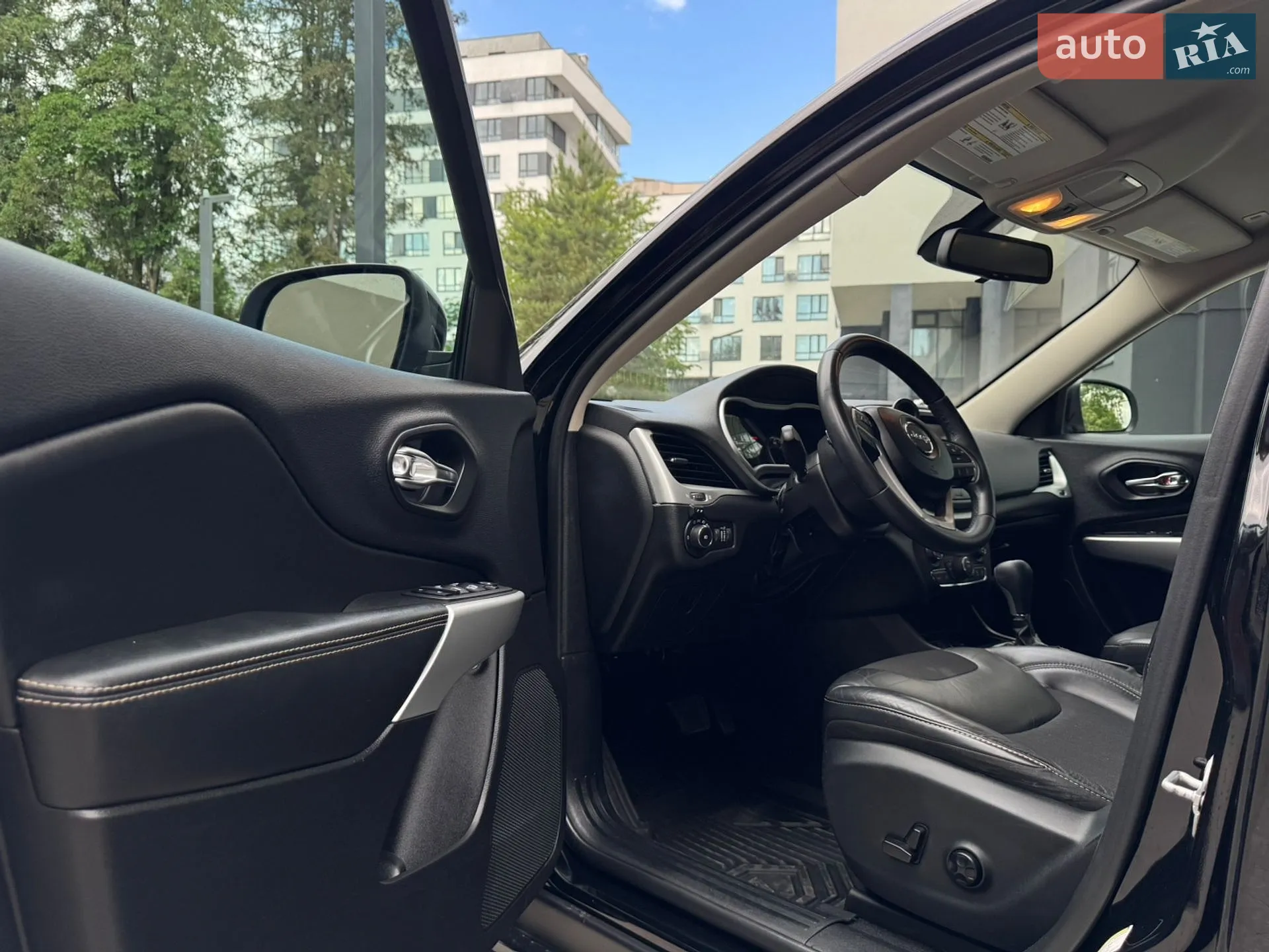 2017 Jeep Cherokee - мініатюра 28