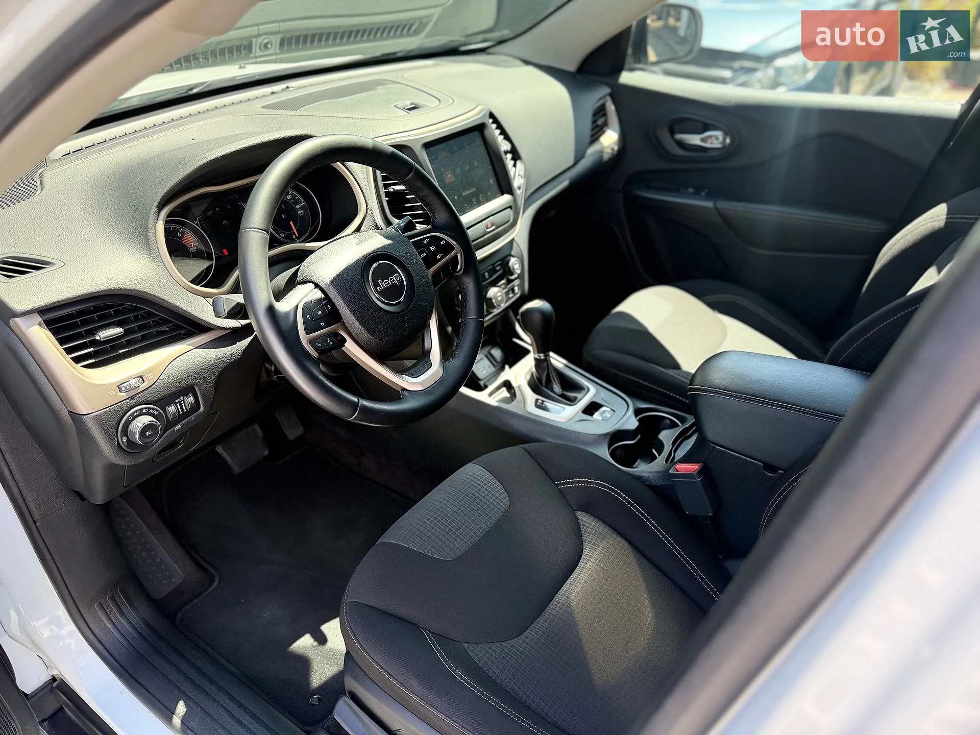 2017 Jeep Cherokee - мініатюра 23