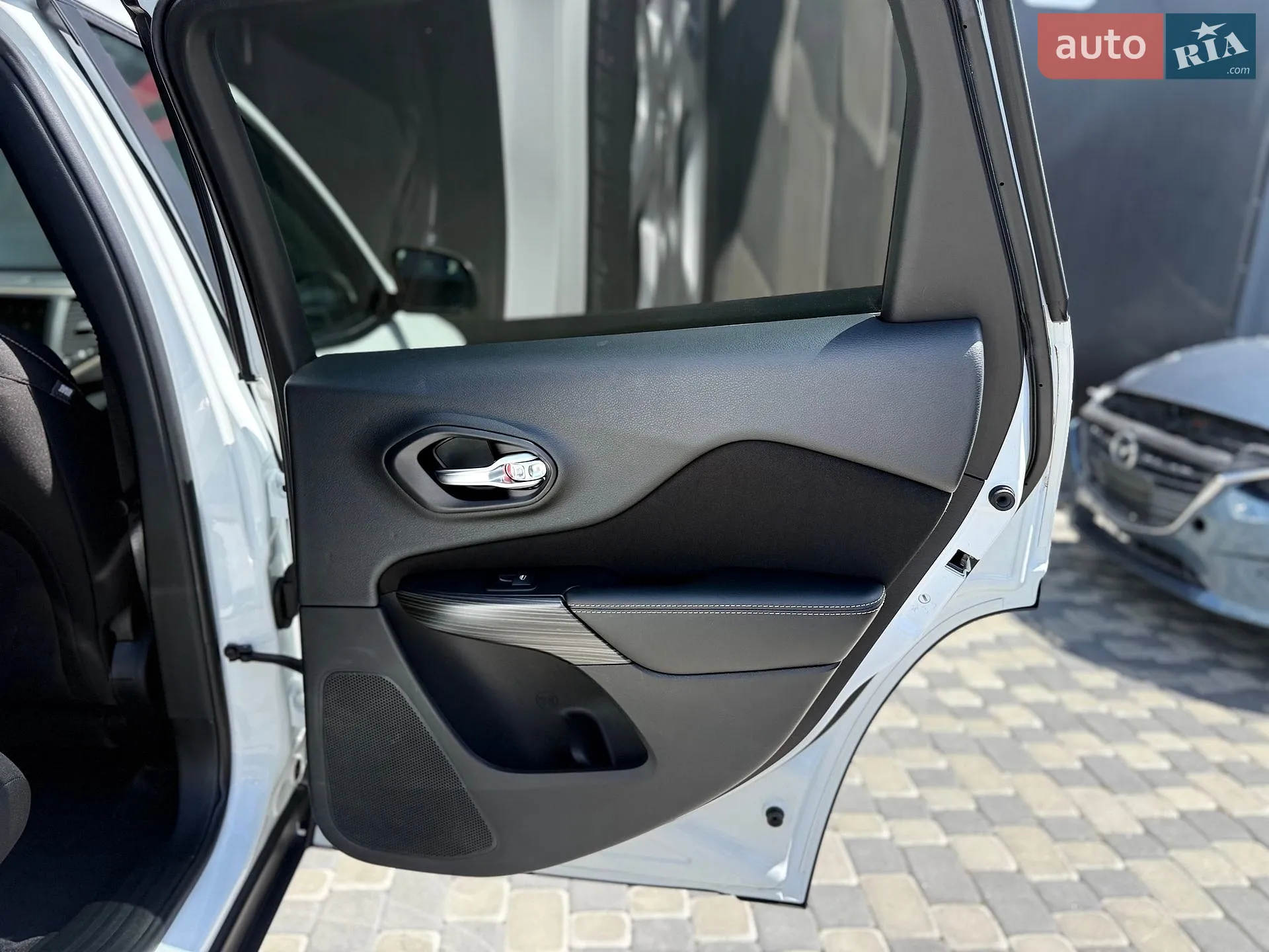 2017 Jeep Cherokee - мініатюра 38