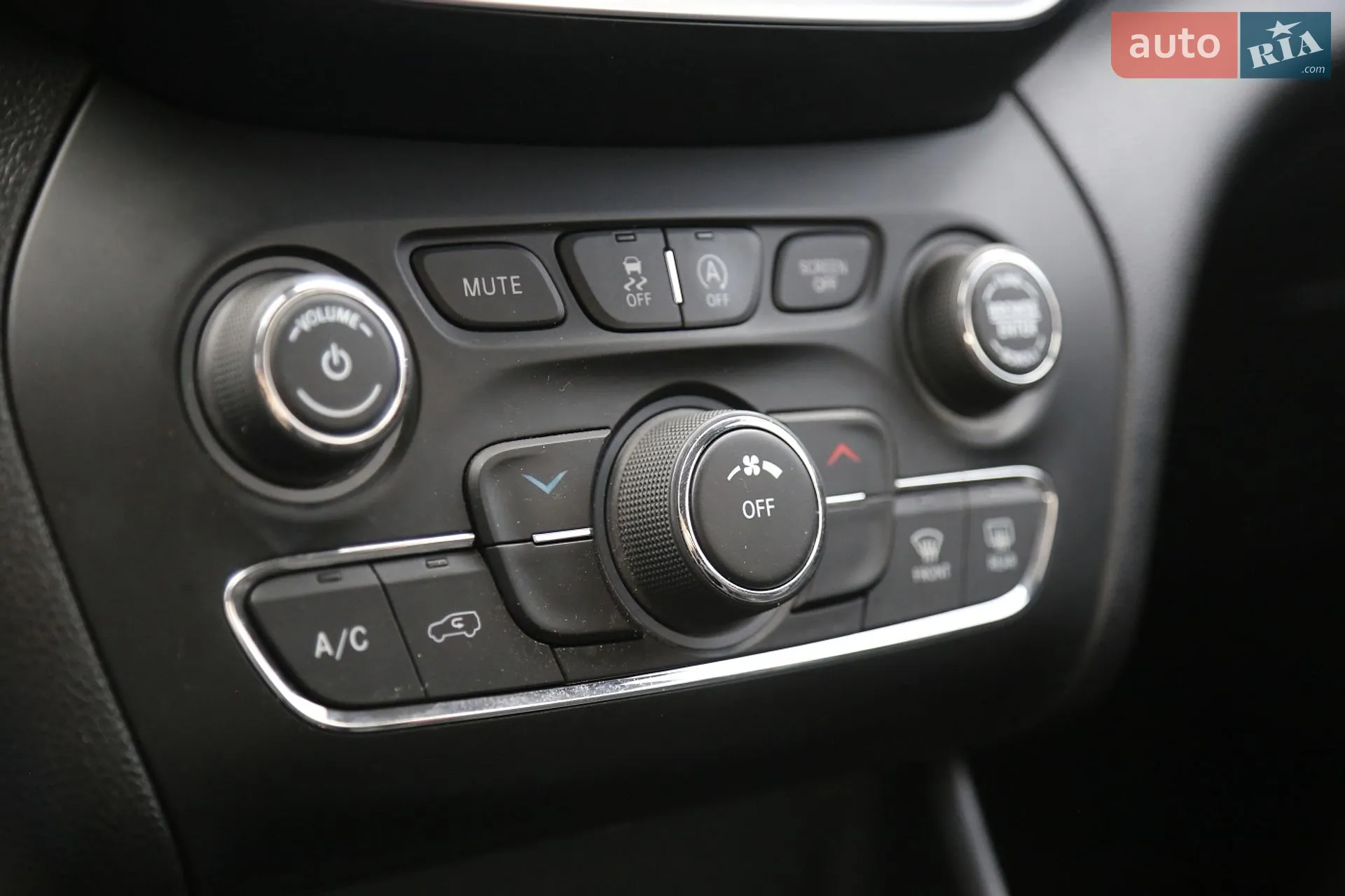 2019 Jeep Cherokee - мініатюра 15