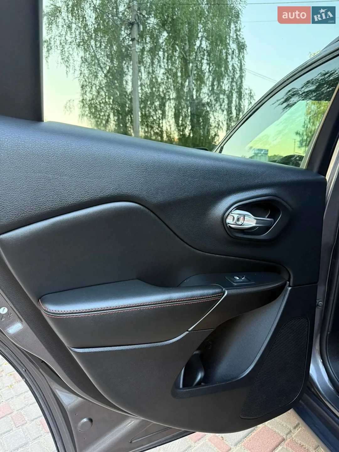 2018 Jeep Cherokee - мініатюра 29