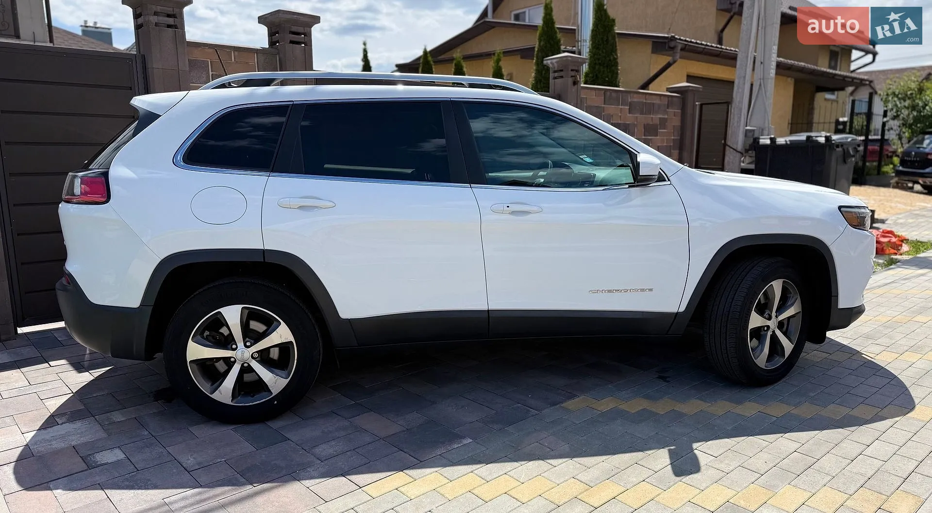 2020 Jeep Cherokee - мініатюра 14
