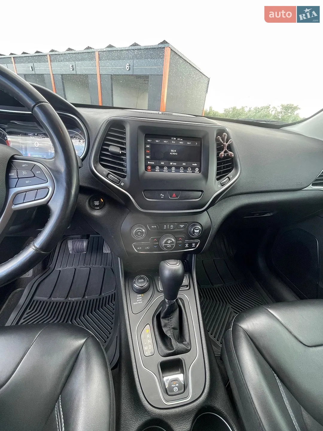 2018 Jeep Cherokee - мініатюра 25