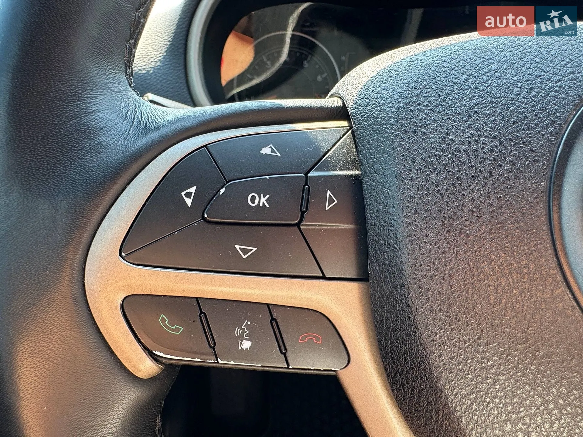 2015 Jeep Cherokee - мініатюра 38