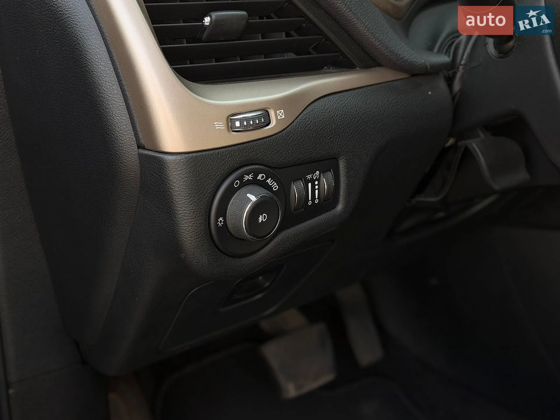 2016 Jeep Cherokee - мініатюра 33