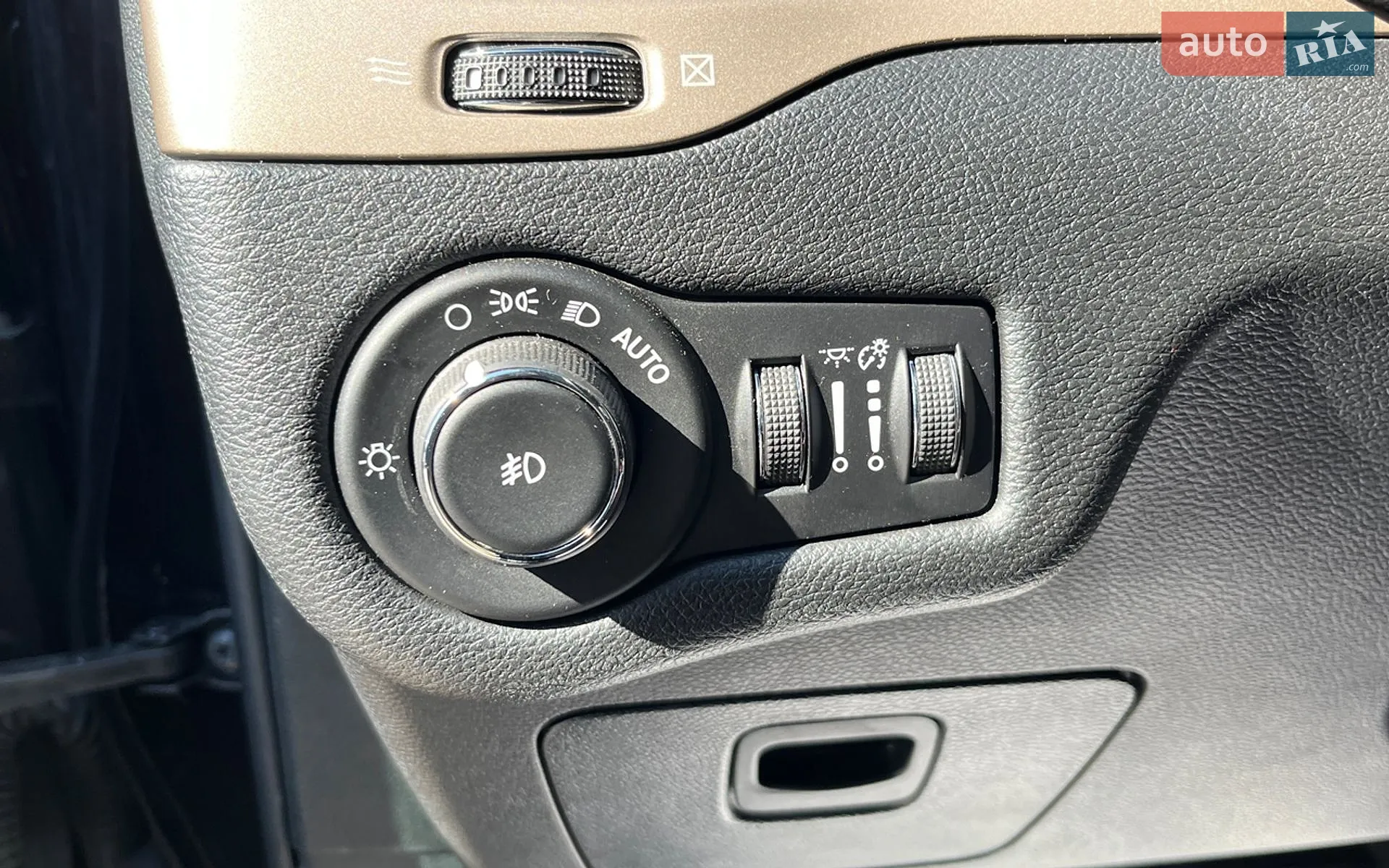 2016 Jeep Cherokee - мініатюра 13