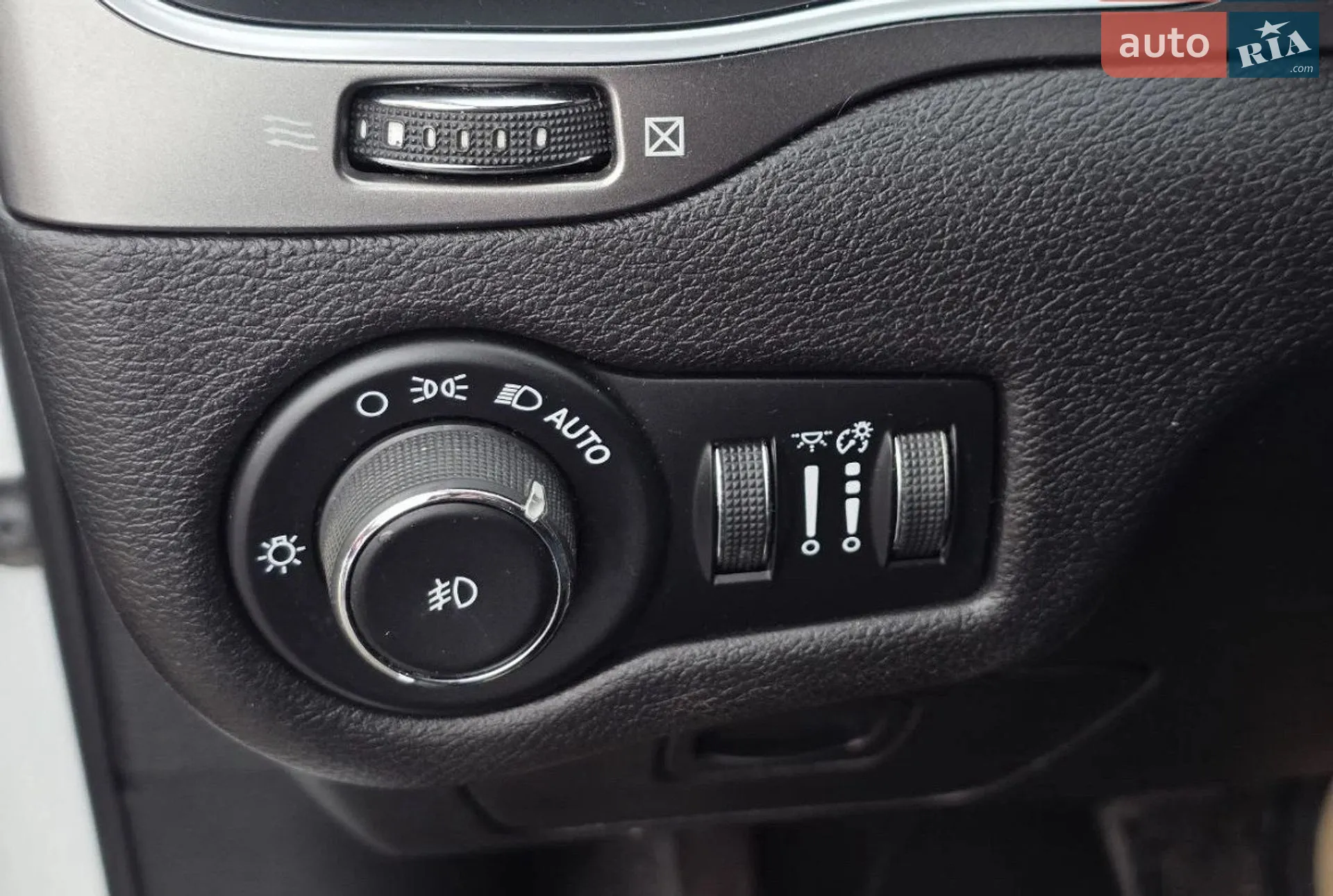 2019 Jeep Cherokee - мініатюра 9