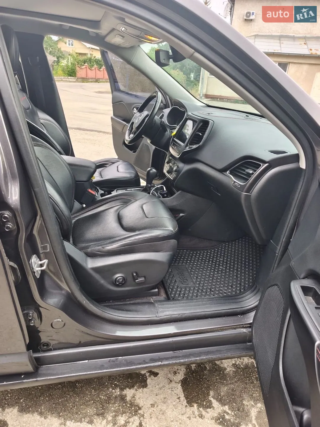 2019 Jeep Cherokee - мініатюра 18