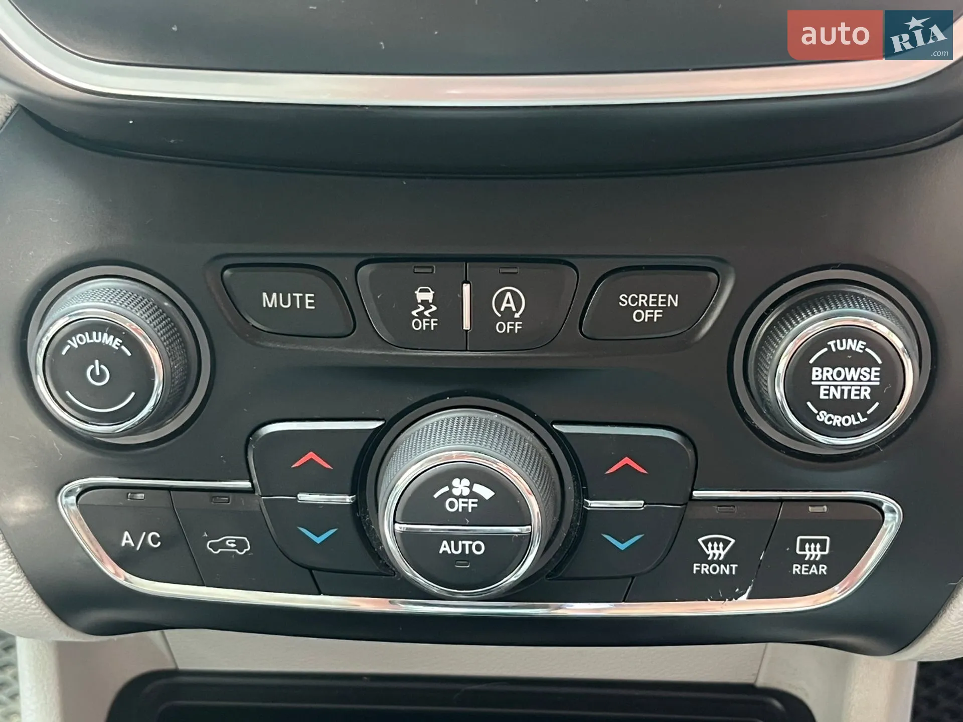 2019 Jeep Cherokee - мініатюра 15