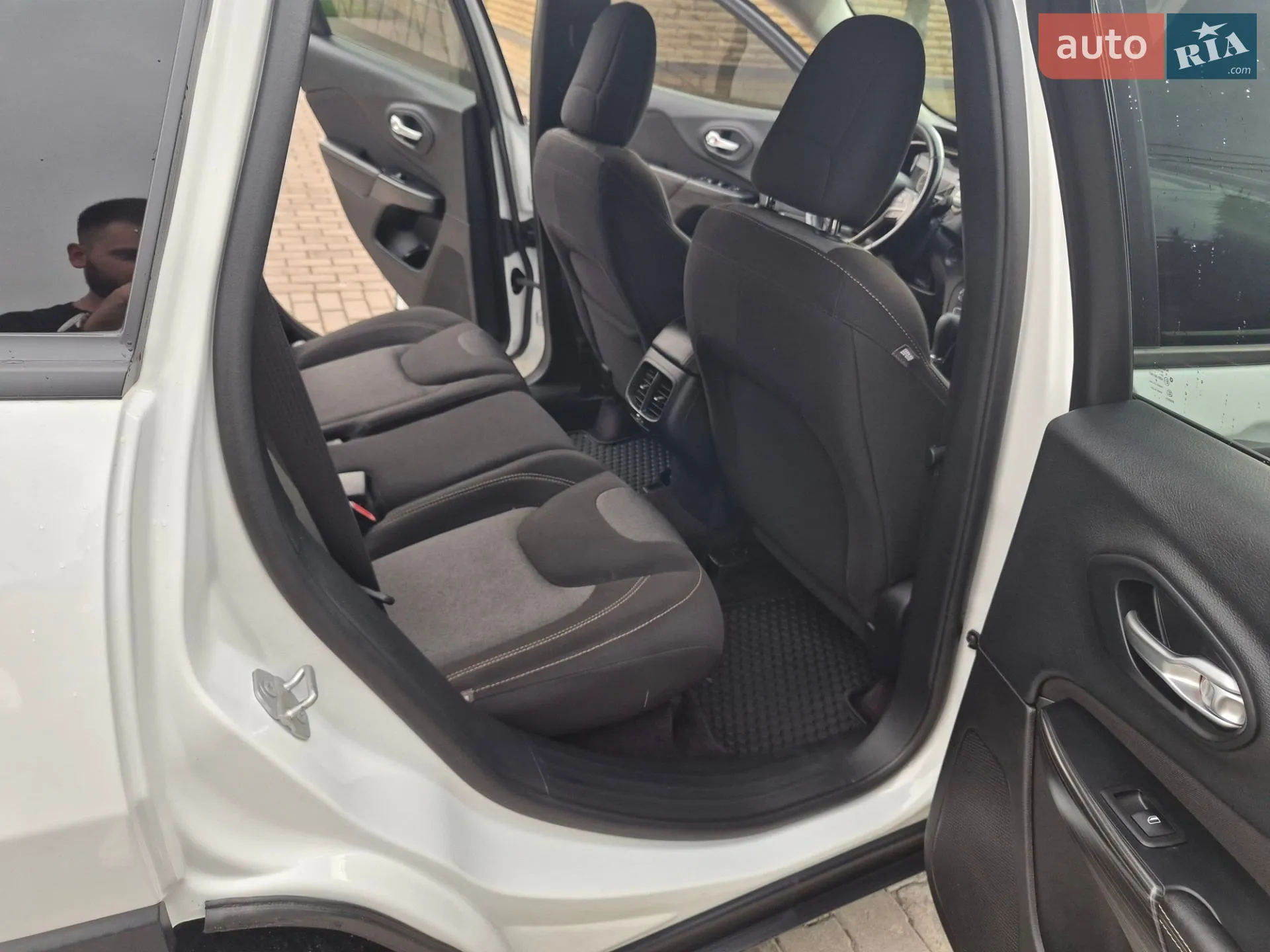 2015 Jeep Cherokee - мініатюра 36