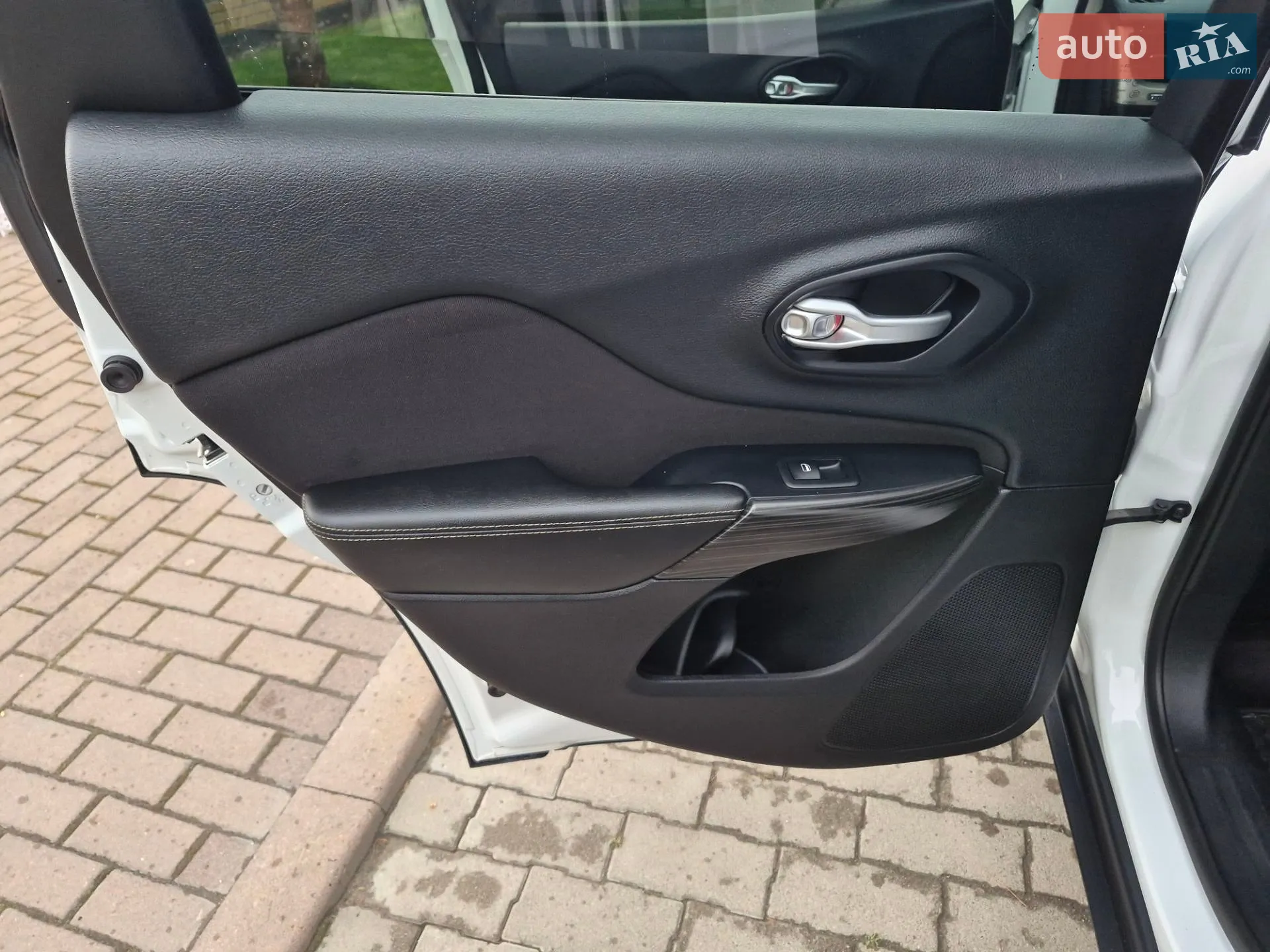 2015 Jeep Cherokee - мініатюра 44