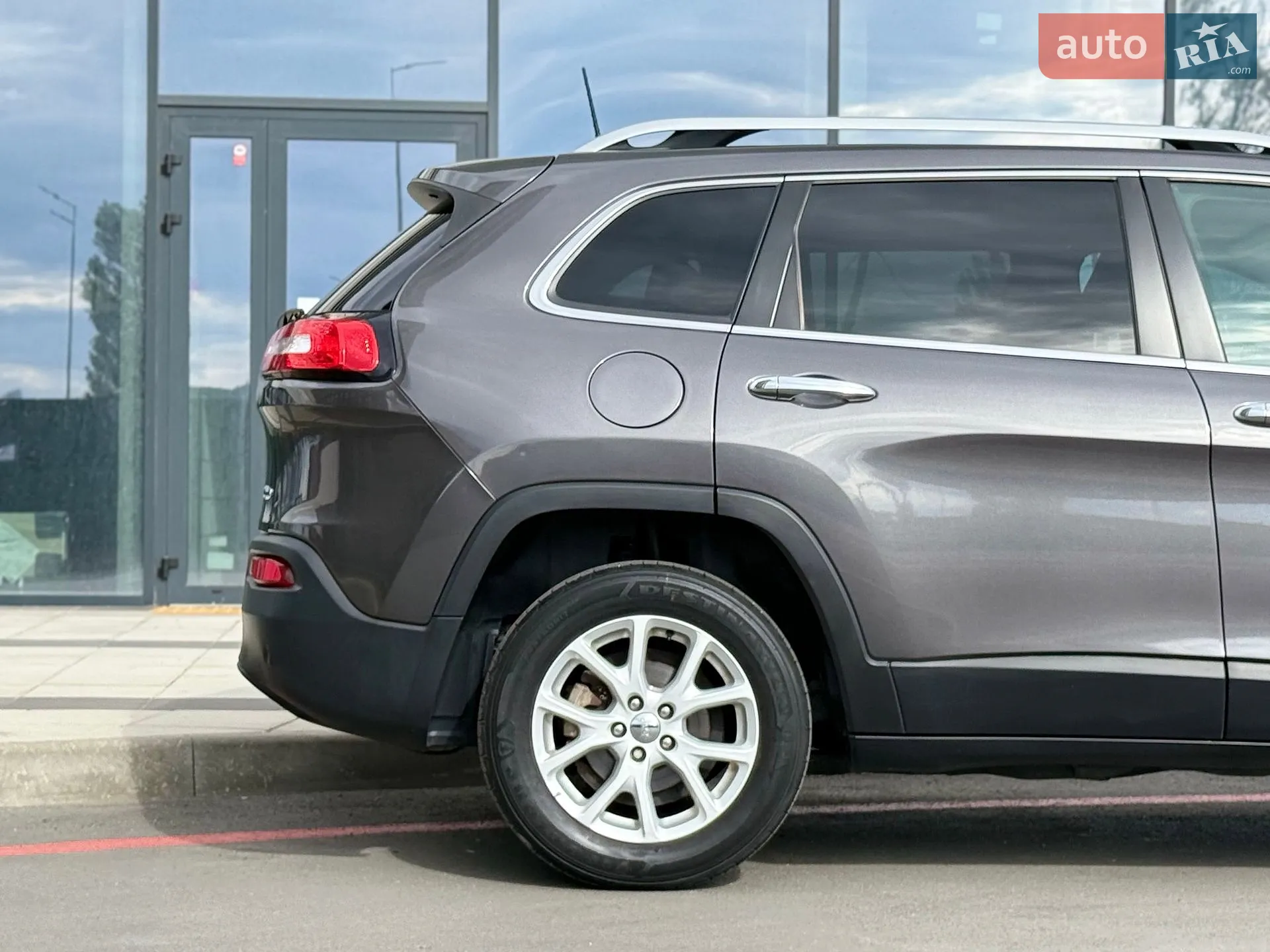 2017 Jeep Cherokee - мініатюра 2