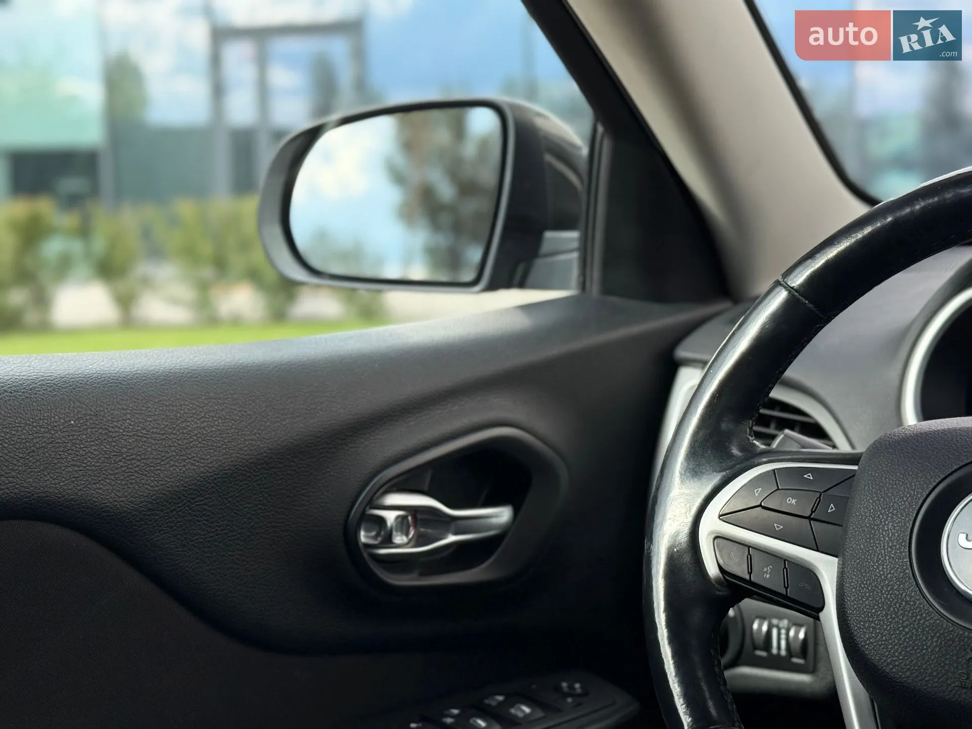 2017 Jeep Cherokee - мініатюра 25