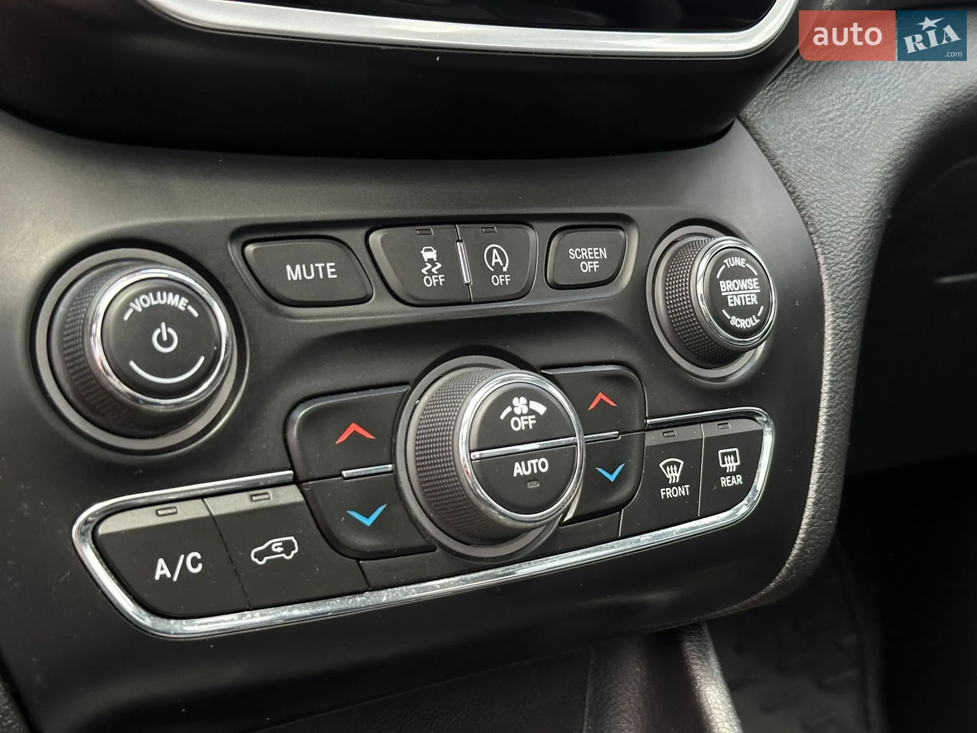 2020 Jeep Cherokee - мініатюра 34