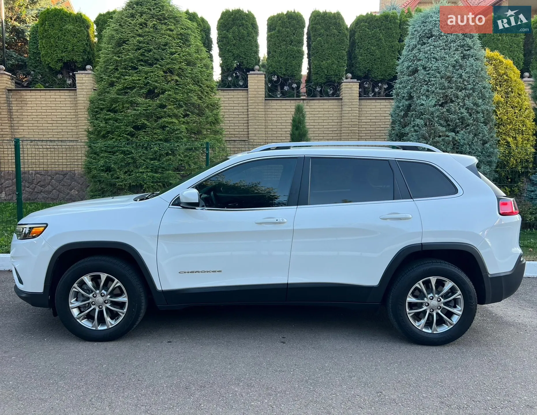 2019 Jeep Cherokee - мініатюра 13