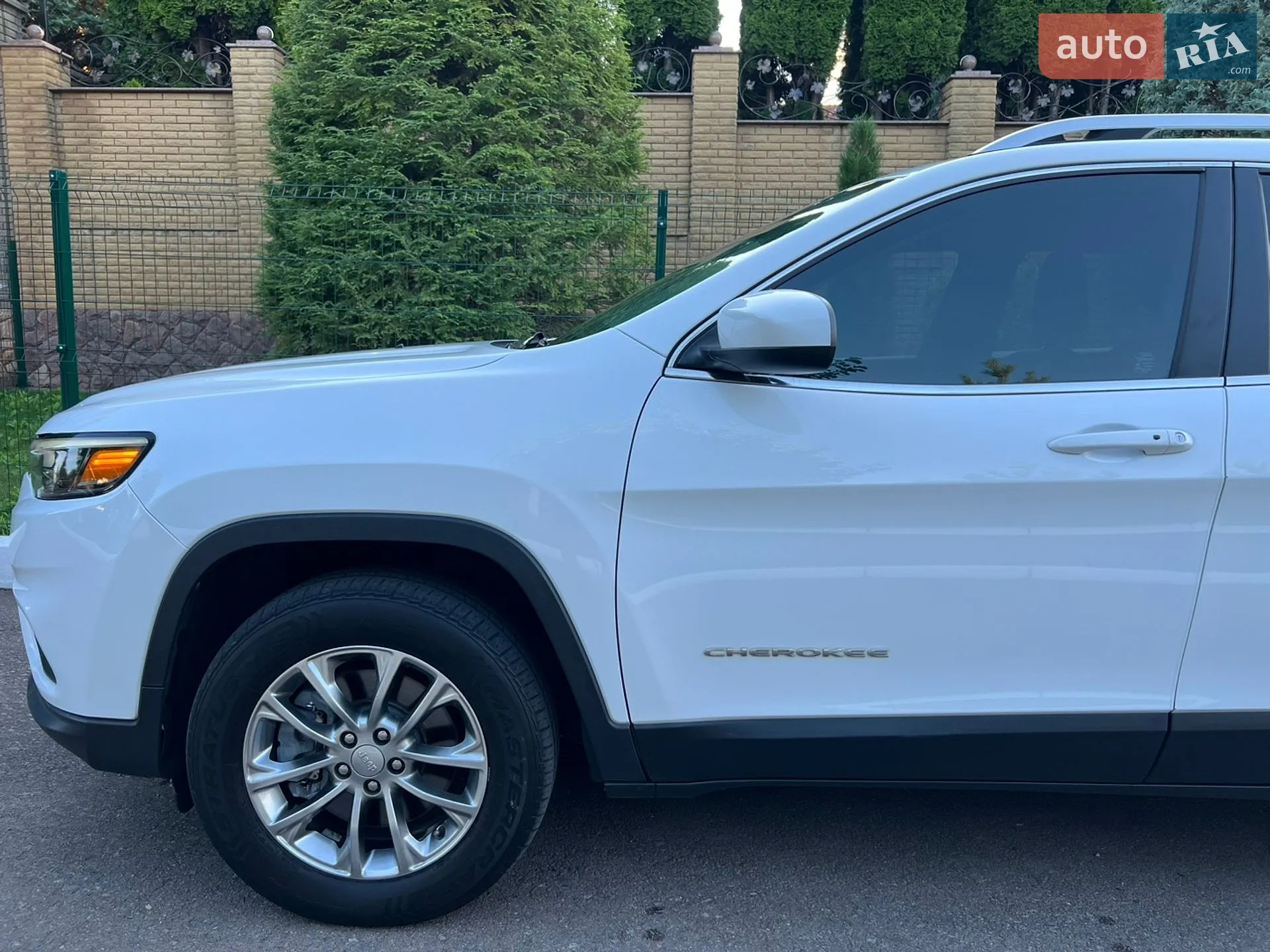 2019 Jeep Cherokee - мініатюра 14
