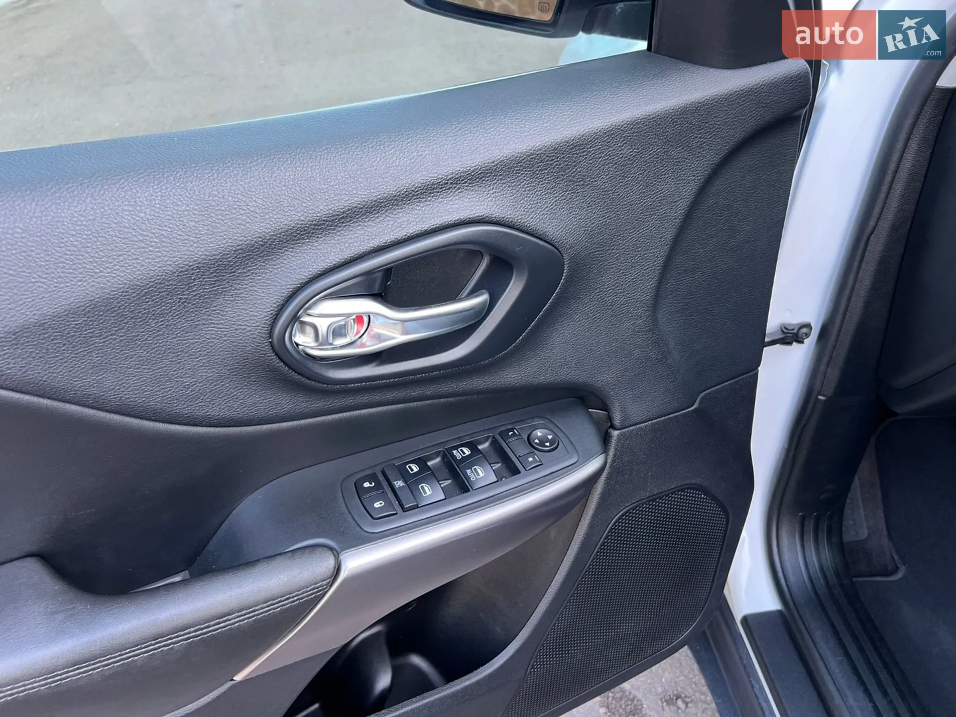 2019 Jeep Cherokee - мініатюра 30