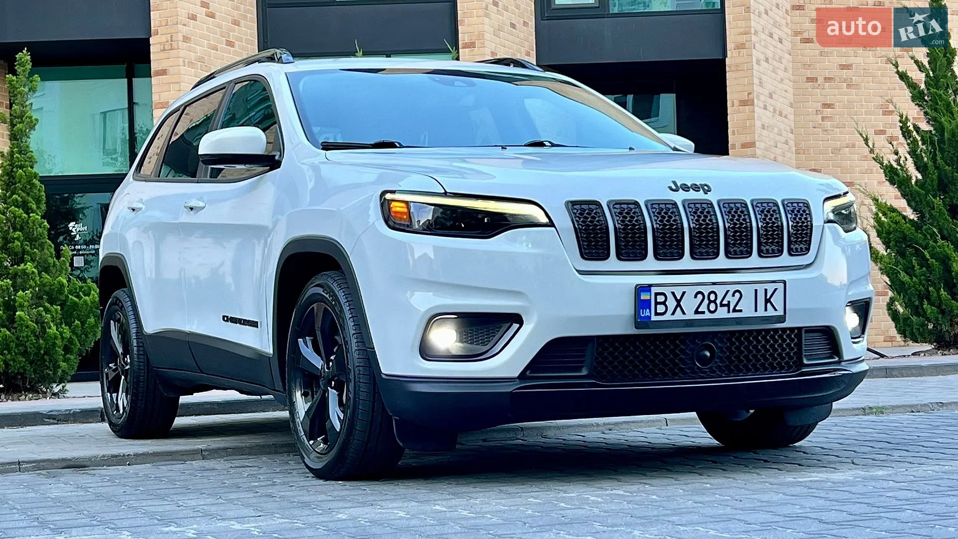 2020 Jeep Cherokee - мініатюра 2