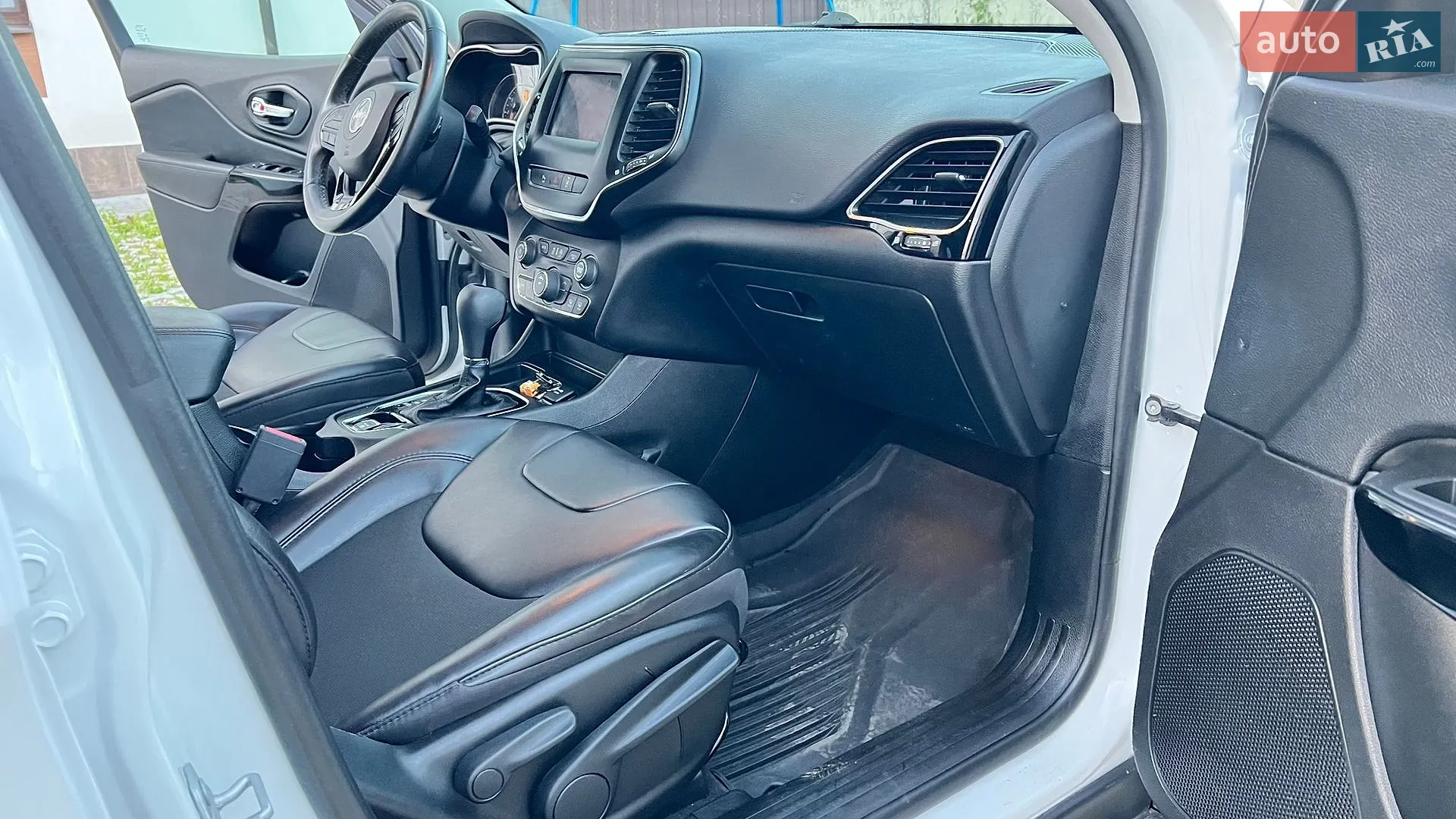 2020 Jeep Cherokee - мініатюра 23