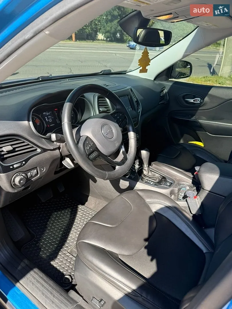Jeep Cherokee 2019 VIN 1C4PJMLBXLD536919 фото оголошення 10 з 31