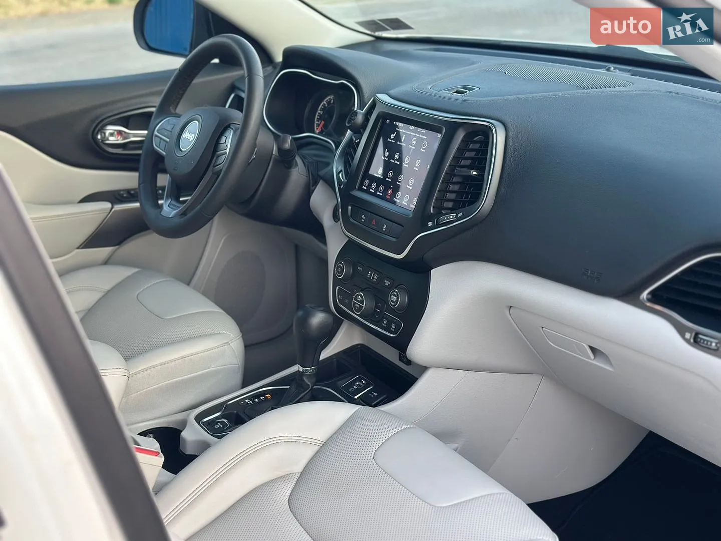 2022 Jeep Cherokee - мініатюра 23