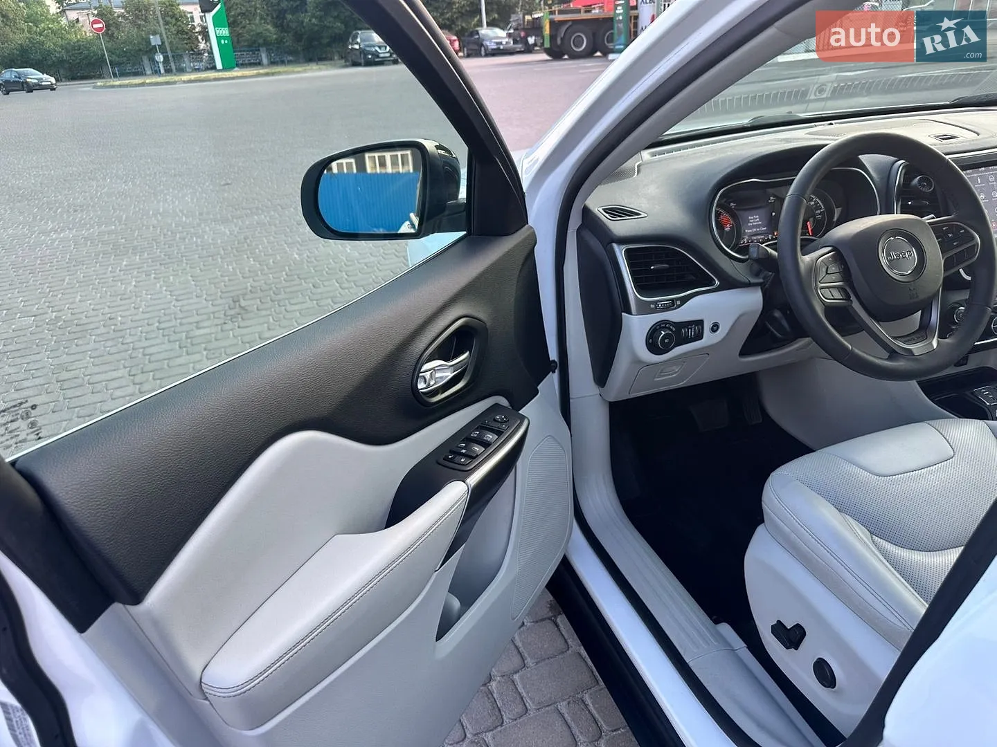 2022 Jeep Cherokee - мініатюра 40