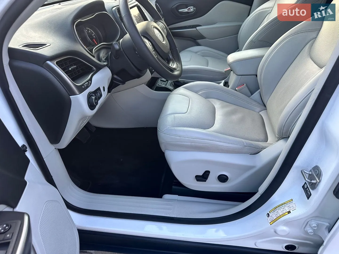 2022 Jeep Cherokee - мініатюра 48