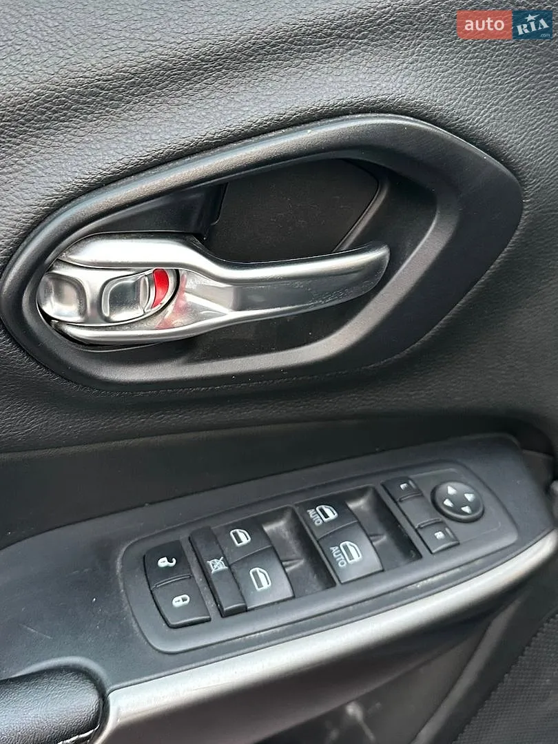 2019 Jeep Cherokee - мініатюра 25