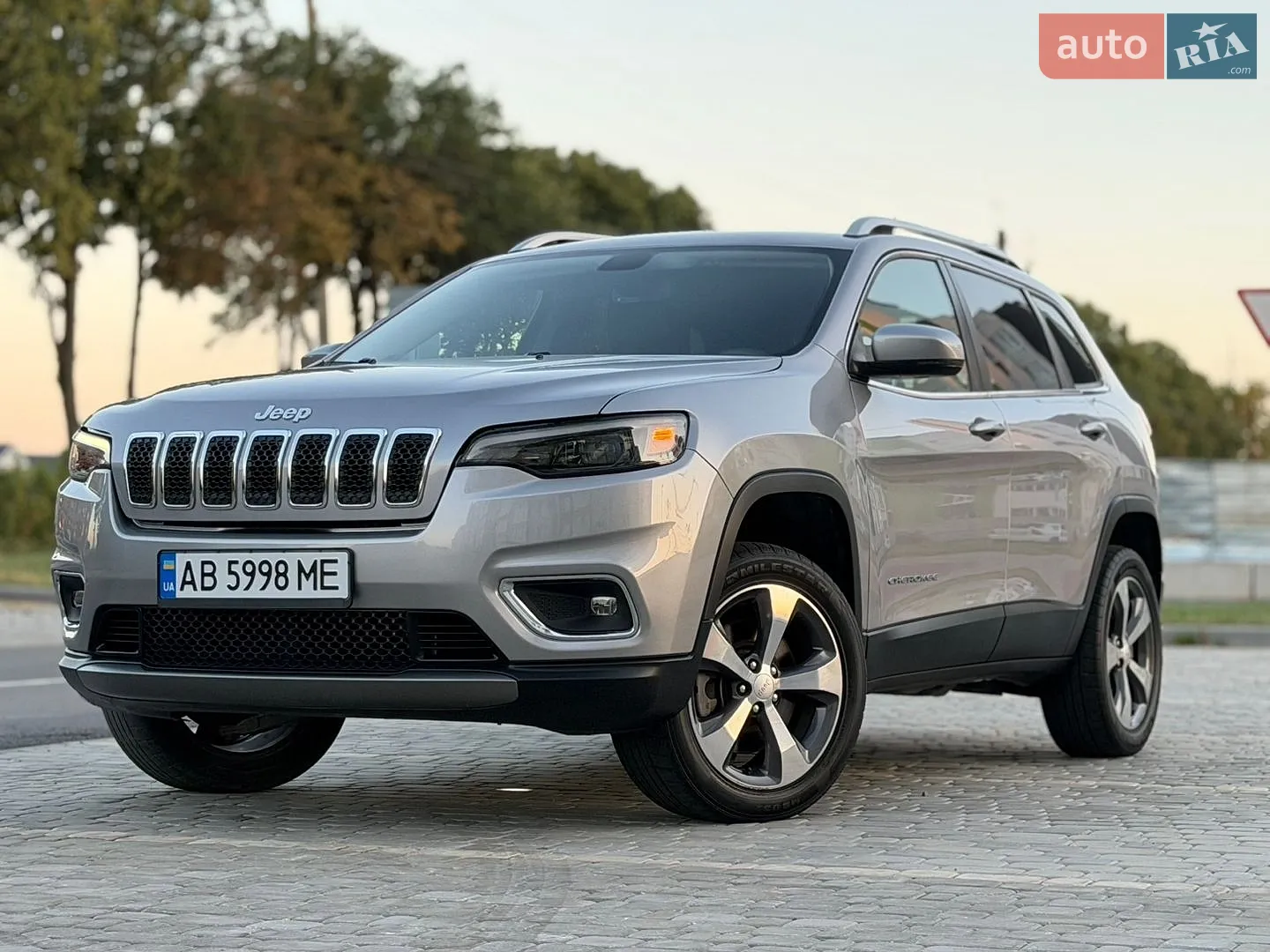 2019 Jeep Cherokee - фото 1